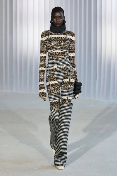 Look 18